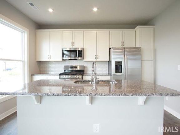 2nd image of 4668 Chelmsford Dr
