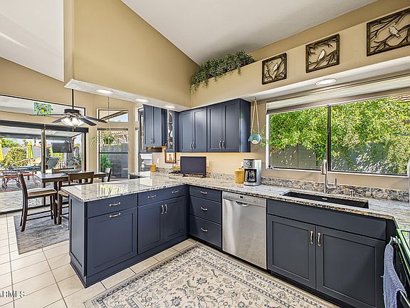 5th image of 322 E Hearne Way