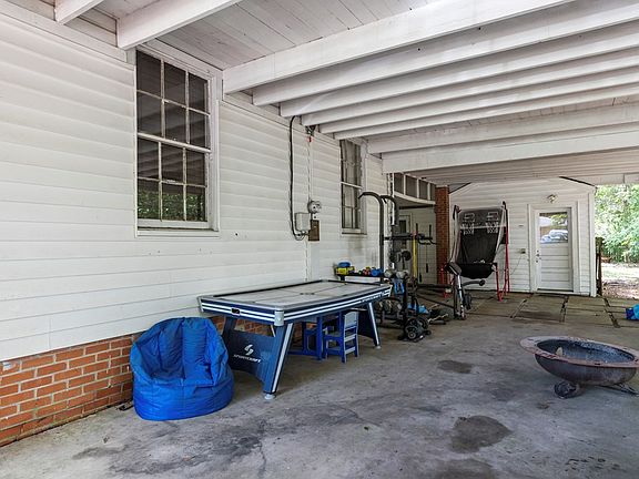 2nd image of 406 Vivion St