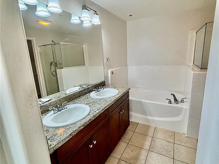 629 Traction Ave #606 — Photo 6