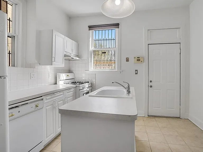 306 R St NW — Photo 21