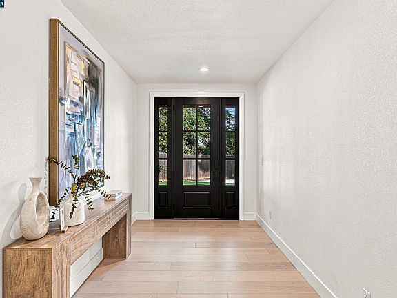 3rd image of 27 Crest Ave
