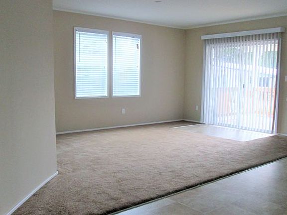 3rd image of 111 Tanglewood Ln