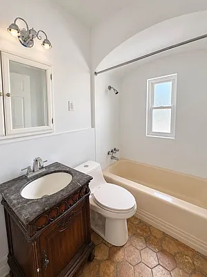 Bathroom, photo 1