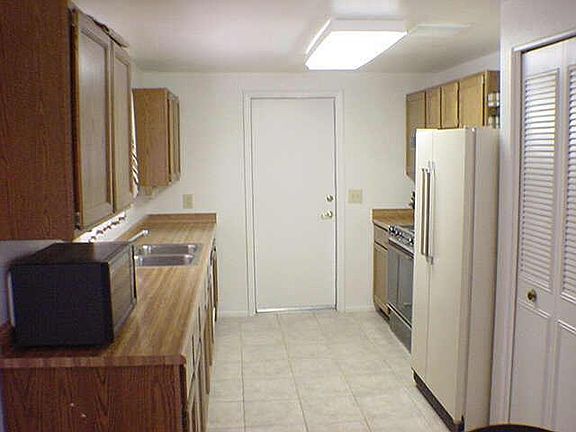 3rd image of 648 E 72nd Street