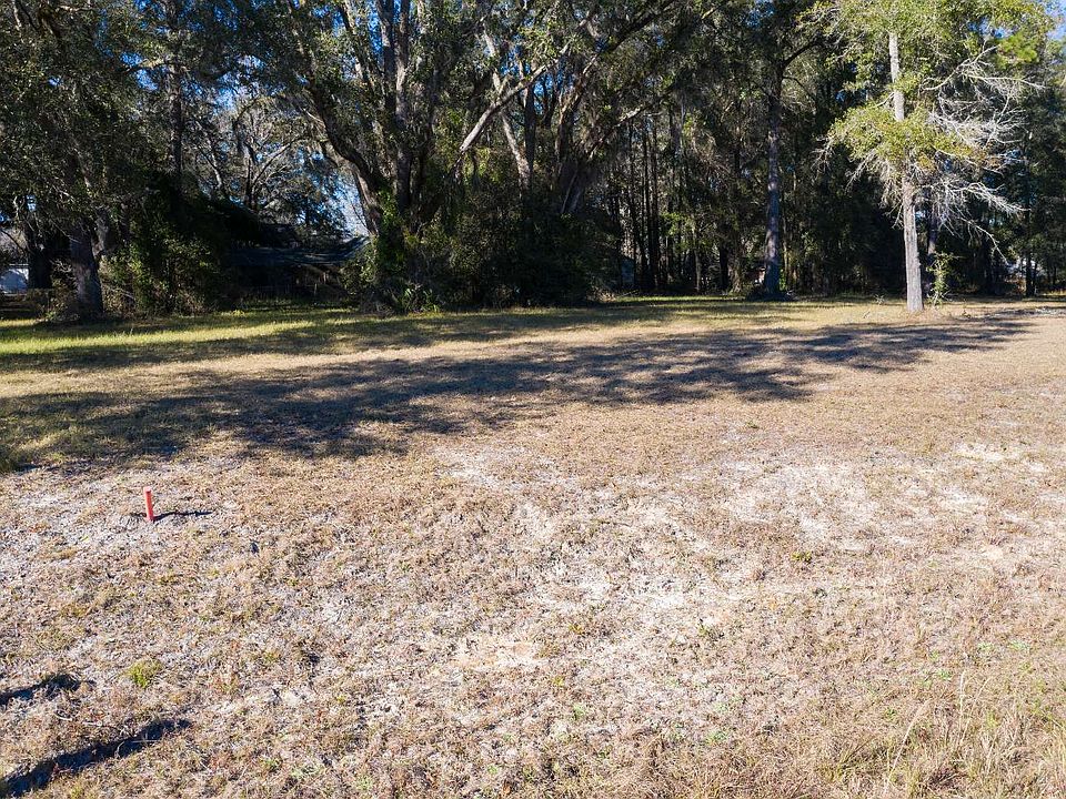 1st image of 525 SW Pinehurst Dr
