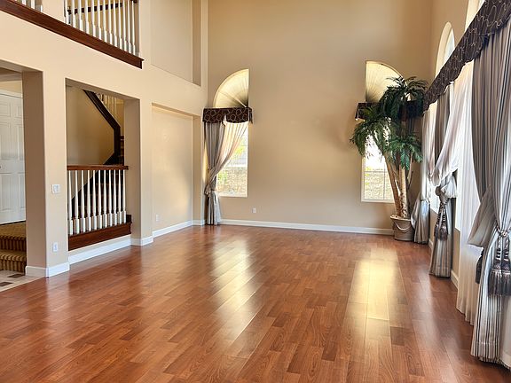 High Ceiling Livingroom
