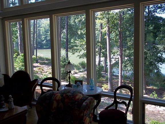 4th image of 125 Hall Farm Dr