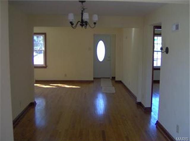 2nd image of 401 Julian Pl