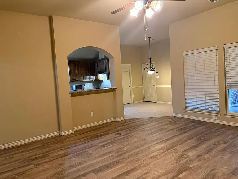 817 Graystone Dr — Photo 17