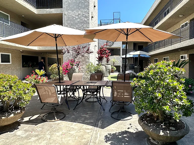 Bahia Jewell Apartments — Photo 5