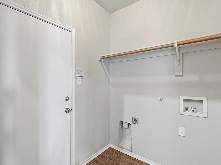 1113 Beaverwood Ln — Photo 29