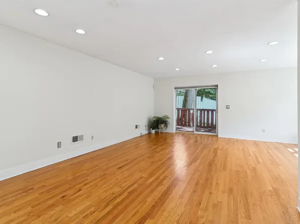 8 Carroll Place image 6 of 21