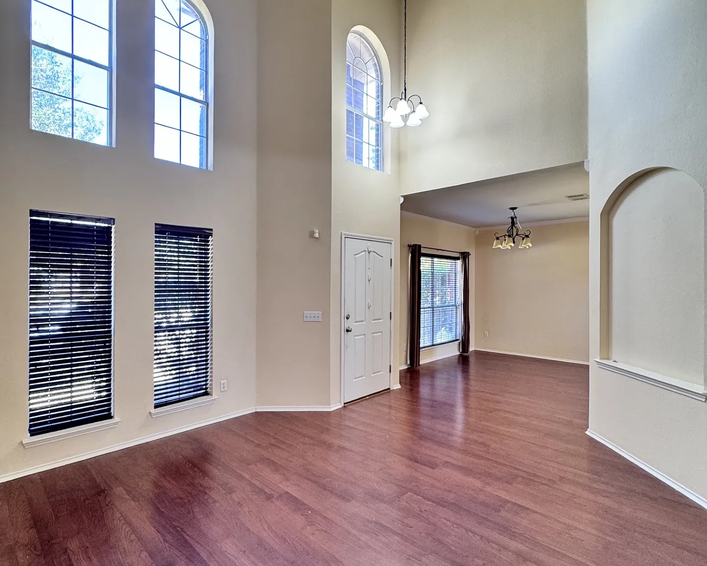4 bed, 2296 sqft, $2,600 — Photo 4