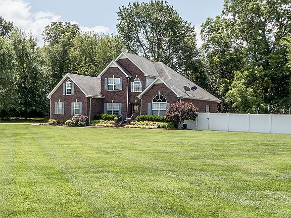 3rd image of 444 Royal Glen Blvd