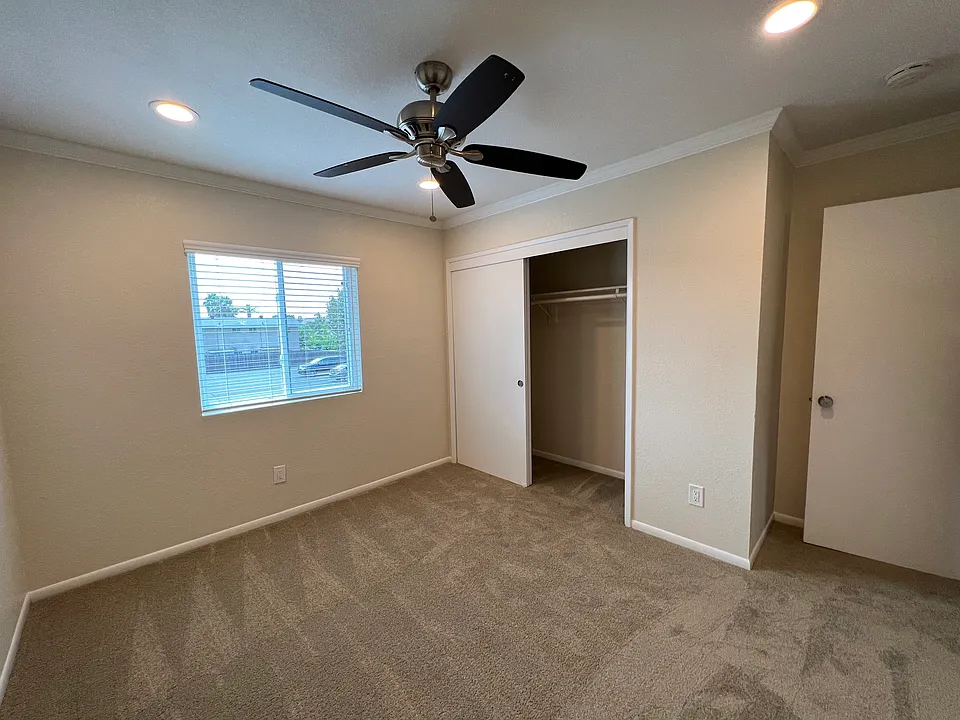 Sunset House Apartments