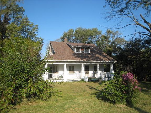 2nd image of 703 S Lillian Ave