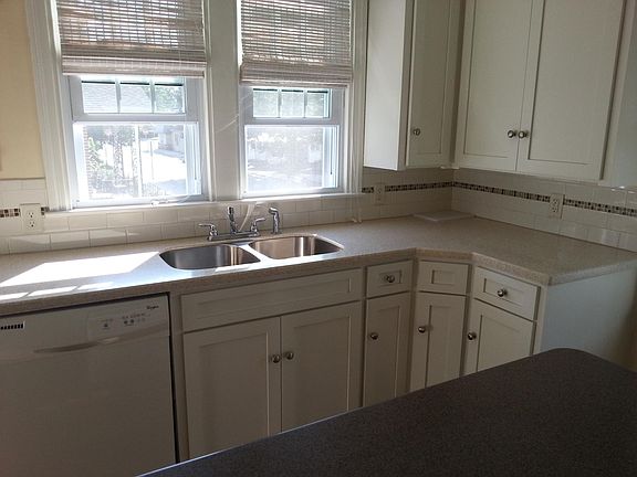 2nd image of 225 E Lincoln Ave