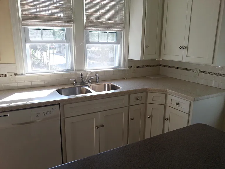 225 E Lincoln Ave — Photo 2