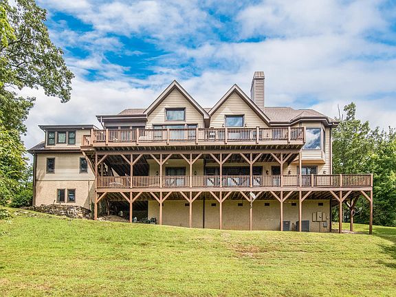4th image of 1063 Mills River Way
