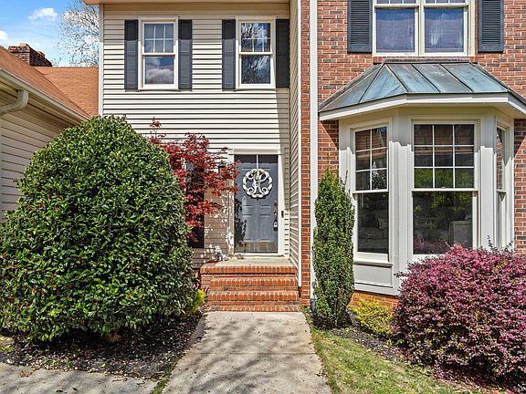 2nd image of 15 Old Taylor Ct