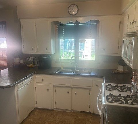 3rd image of 1566 Arthur Dr NW