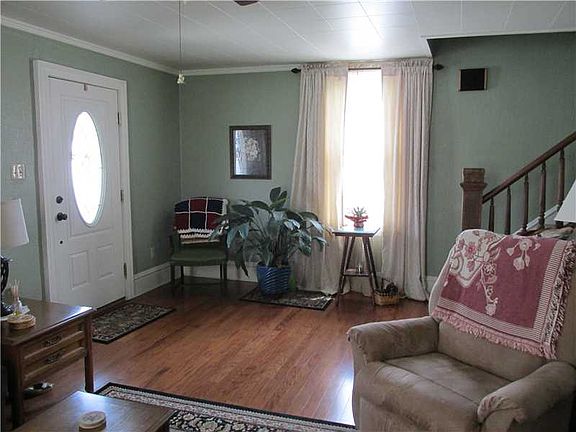 3rd image of 917 Wood St