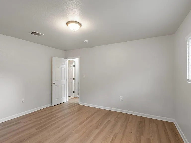8408 Staunton Dr — Photo 10