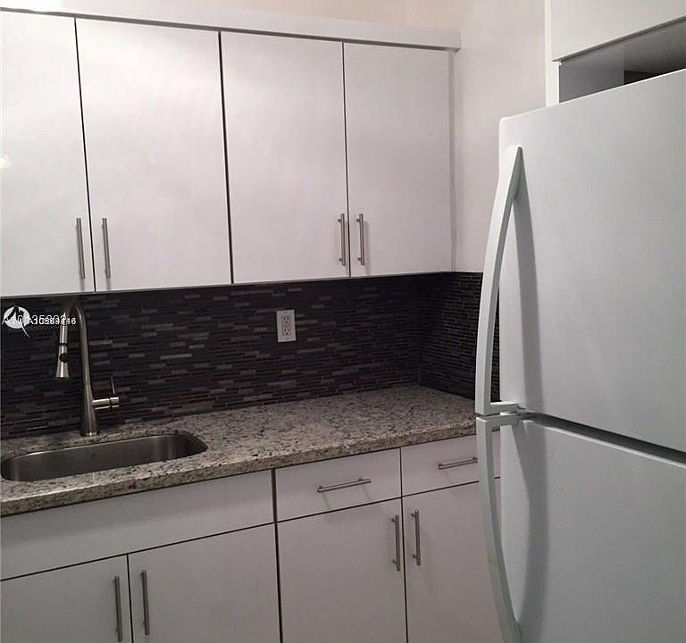 2nd image of 424 SW 7th St APT 101