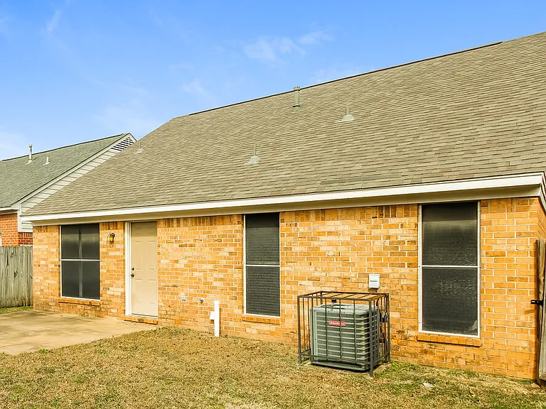 799 Grant Dr — Photo 16