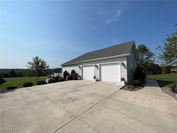 4th image of 9465 Country Club Estate Dr