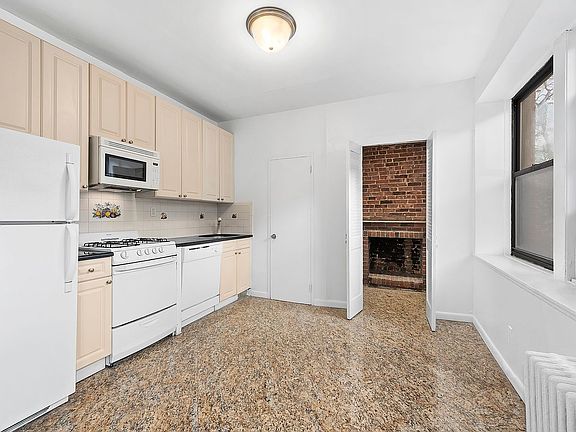 4th image of 1716 2nd Ave #E5