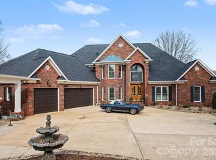 20410 Island Forest Dr, Cornelius, NC 28031