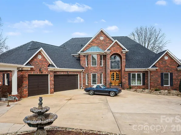 20410 Island Forest Dr, Cornelius, NC 28031