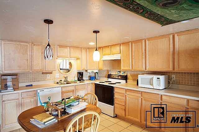 1st image of 465 Tamarack Dr Unit 213