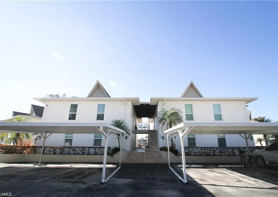 97 Georgetown Blvd #97