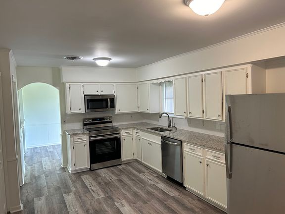4th image of 387 E Champagne Dr