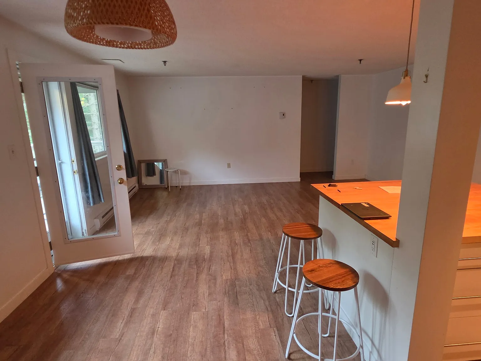 2 bed, 1.5 bath, 1100 sqft, $2,200 — Photo 2