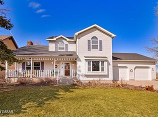1613 8th St SE, East Grand Forks, MN 56721