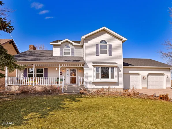 1613 8th St SE, East Grand Forks, MN 56721