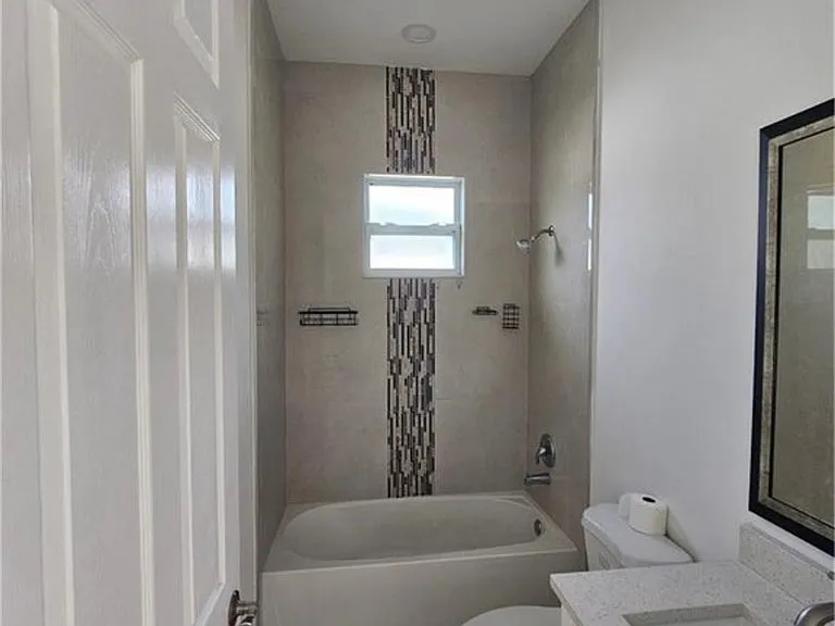 1147 Antonio St E — Photo 13