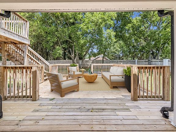 4th image of 2104 Riverbend Dr