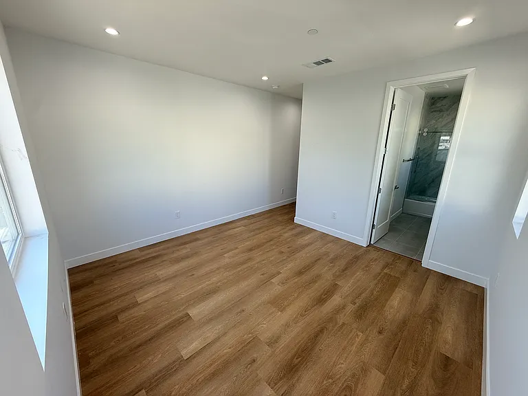 3555 E Green St — Photo 11