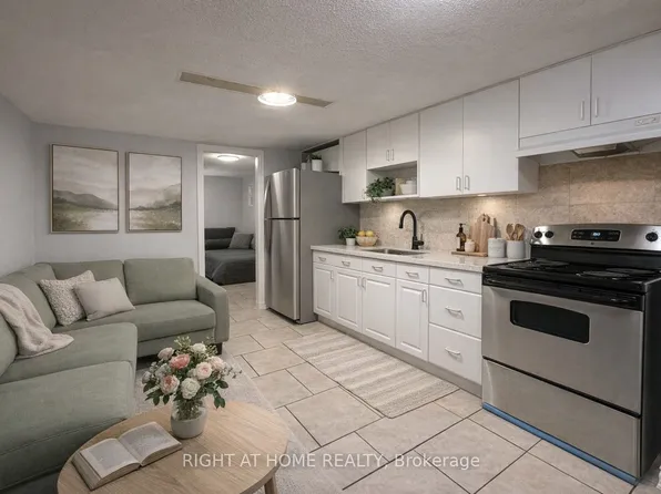 67 Brentwood Dr, Hamilton, ON L8T 3W2