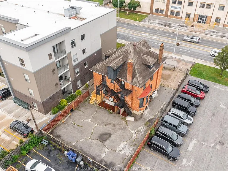 961 Ouellette Ave #2 — Photo 42