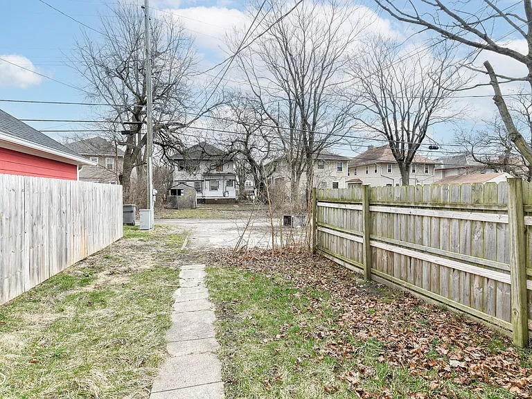 3043 Broadway St — Photo 30