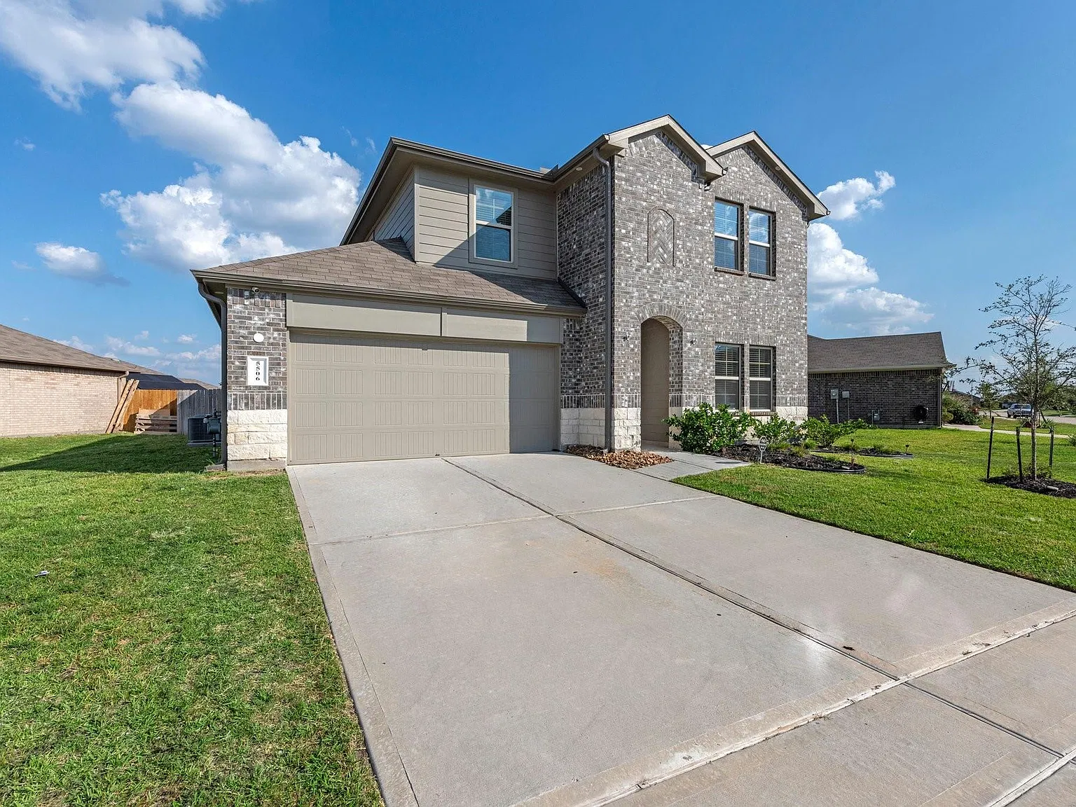 4 bed, 3.0 bath, 2302 sqft, $2,750 — Photo 3