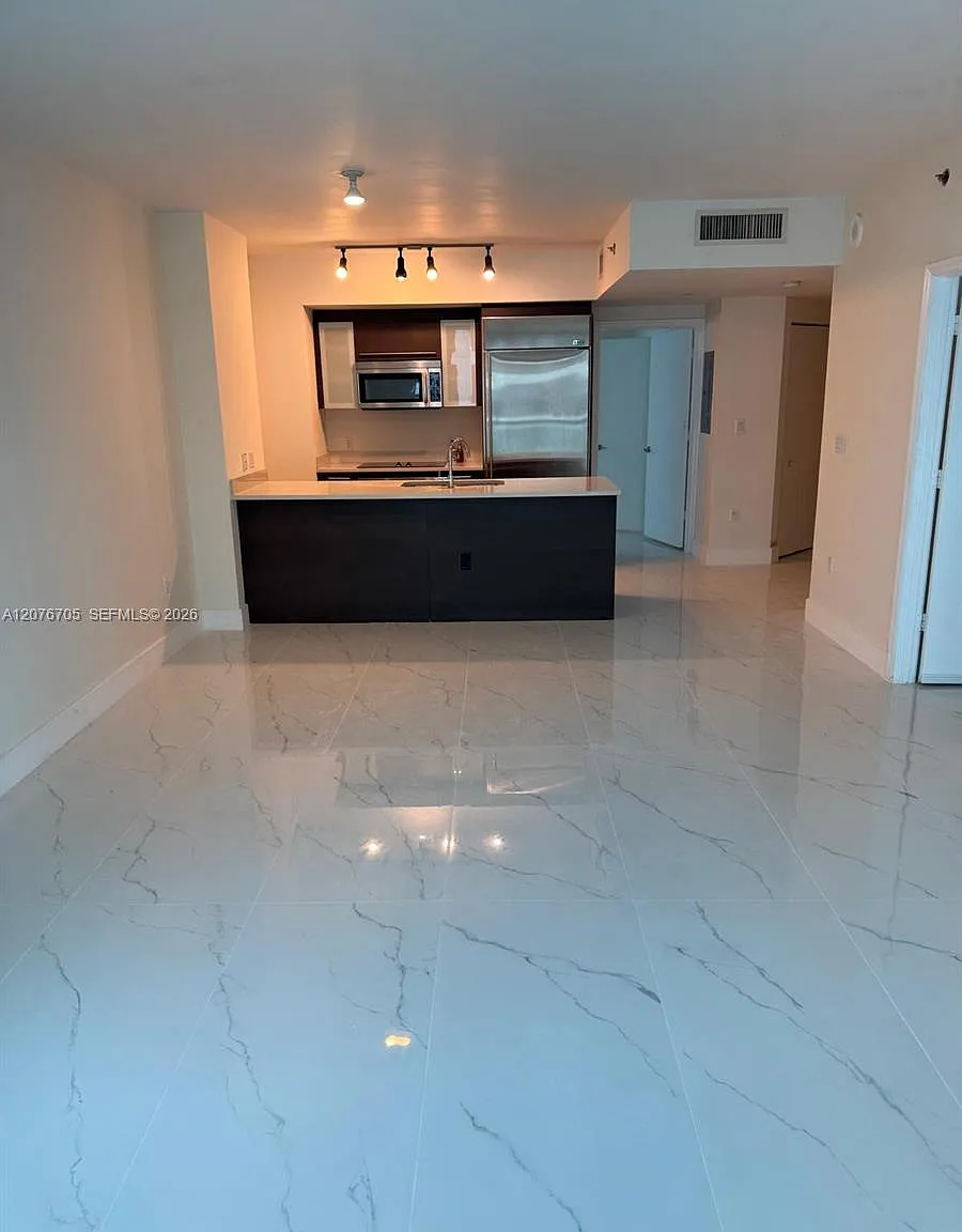 500 Brickell East Condo — Photo 4