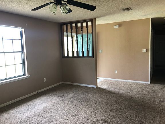 Entryway/living area