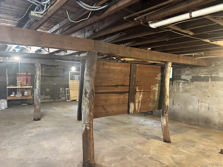 48 Ferris Pl — Photo 14